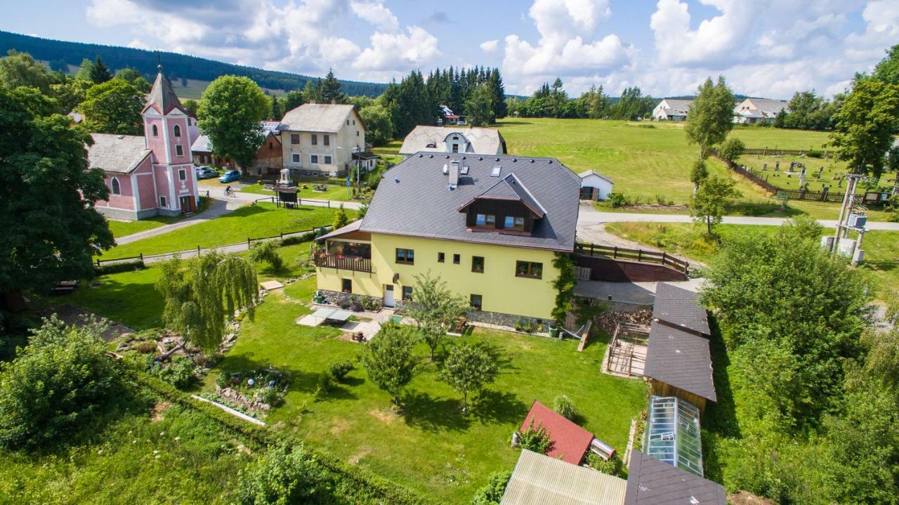 Penzion U Zpevaku Nove Hute Luaran gambar